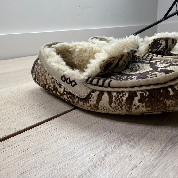 UGG Brown and Cream Cozy Slippers with Plush Lining - Picture 3 of 6